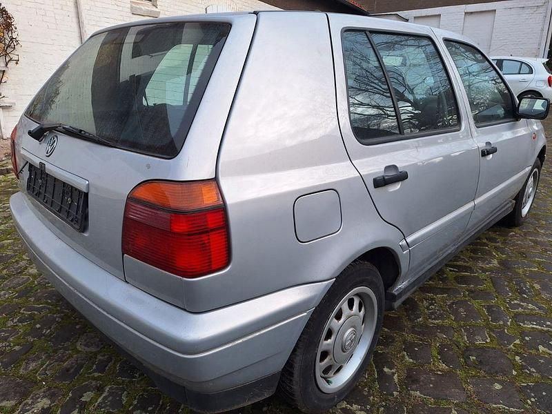 Gebraucht VW Golf III 75 PS (55 kW) 1996 Silber Limousine