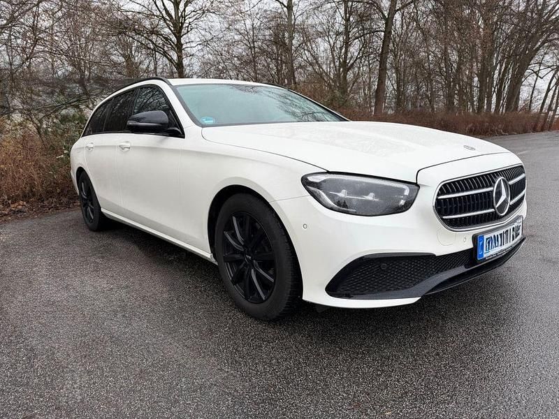 Gebraucht Mercedes E200 Night 197 PS (144 kW) 2022 Weiß Kombi
