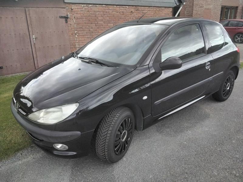 Schwarz Gebraucht 2002 Peugeot 206 Kleinwagen | 1.980 € (Etwas zu teuer) - Bild 1/4