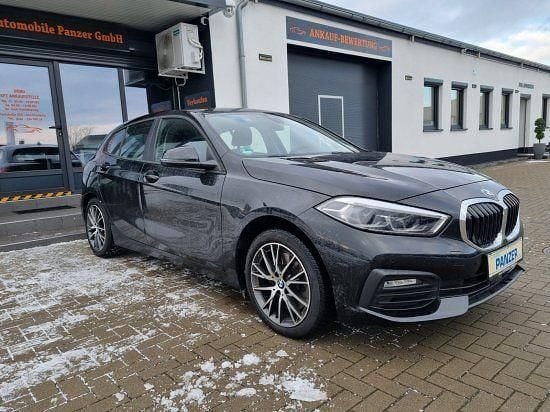 Schwarz Gebraucht 2022 BMW 120 Advantage Kleinwagen | 20.980 € (Guter Preis) - Bild 1/4