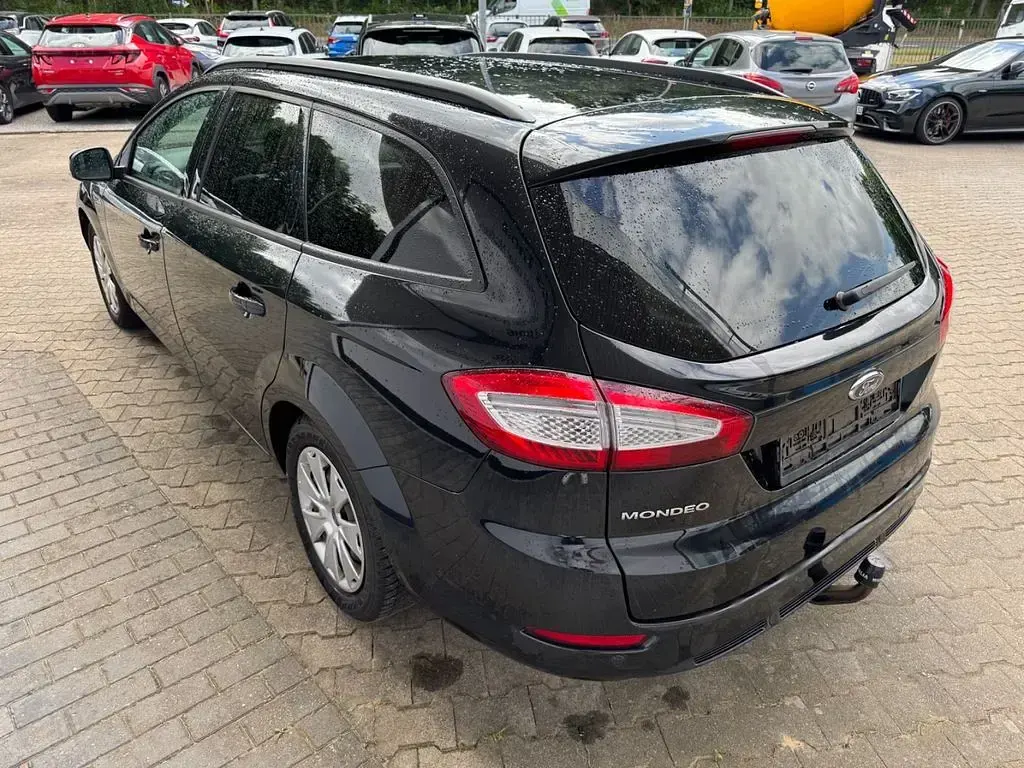 Gebraucht Ford Mondeo 140 PS (102 kW) 2012 Schwarz Limousine