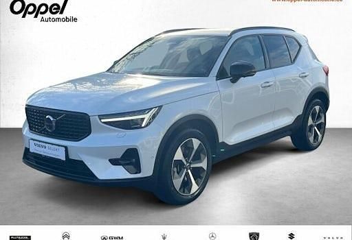 Gebraucht Volvo XC40 Plus 163 PS (119 kW) 2024 Crystal white / metallic SUV