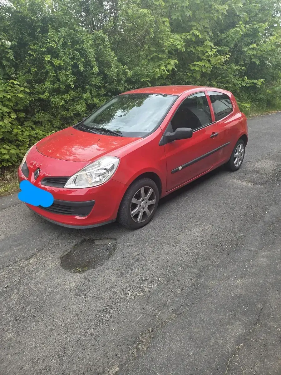 Używany Renault Clio II 65 KM (47 kW) 2006 Czerwony Hatchback