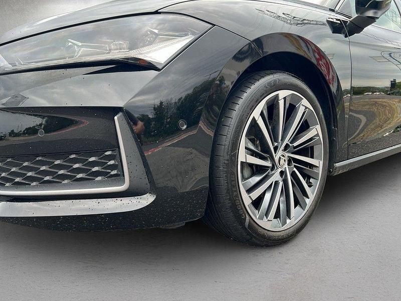 Gebraucht Skoda Superb LAURIN & KLEMENT 150 PS (110 kW) 2024 Ebony schwarz metallic Kombi