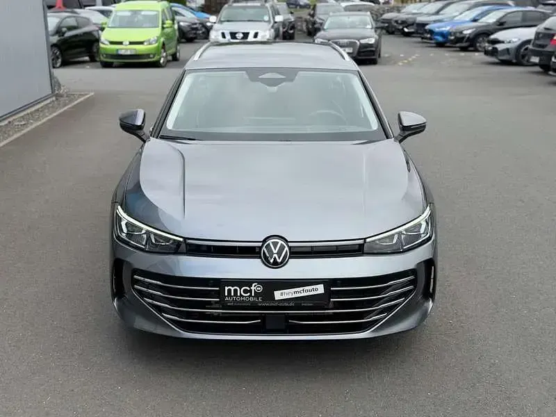 Gebraucht VW Passat Elegance 150 PS (110 kW) 2026 Grau Kombi