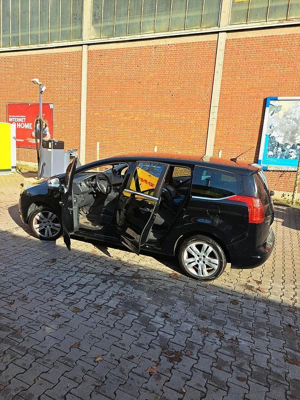 Schwarz Gebraucht 2012 Peugeot 5008 Limousine | 4.800 € (Fairer Preis) - Bild 1/4