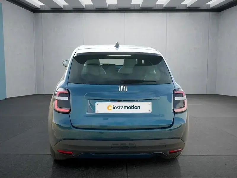 Neu Fiat 600 101 PS (74 kW) 2026 Grün SUV