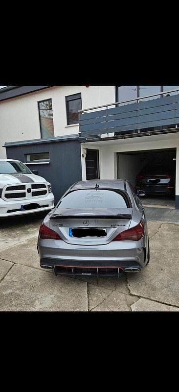 Grau Gebraucht 2015 Mercedes CLA220 AMG line Limousine | 19.990 € (Guter Preis) - Bild 1/4