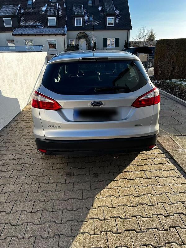 Gebraucht Ford Focus Ambiente 101 PS (74 kW) 2014 Silber Kombi
