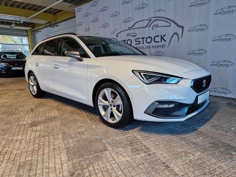 Weiß Gebraucht 2025 Seat Leon ST FR Kombi | 27.950 € (Fairer Preis) - Bild 1/4