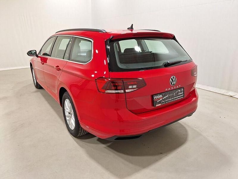 Gebraucht VW Passat Business 122 PS (89 kW) 2023 Rot Kombi
