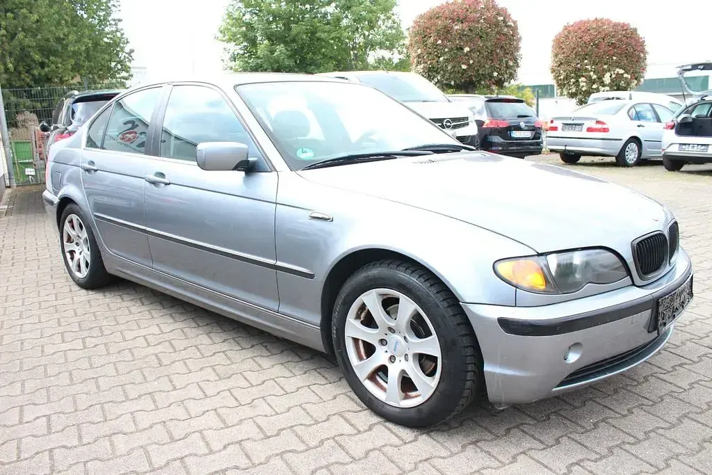 Gebraucht BMW 320 170 PS (125 kW) 2004 Grau Limousine