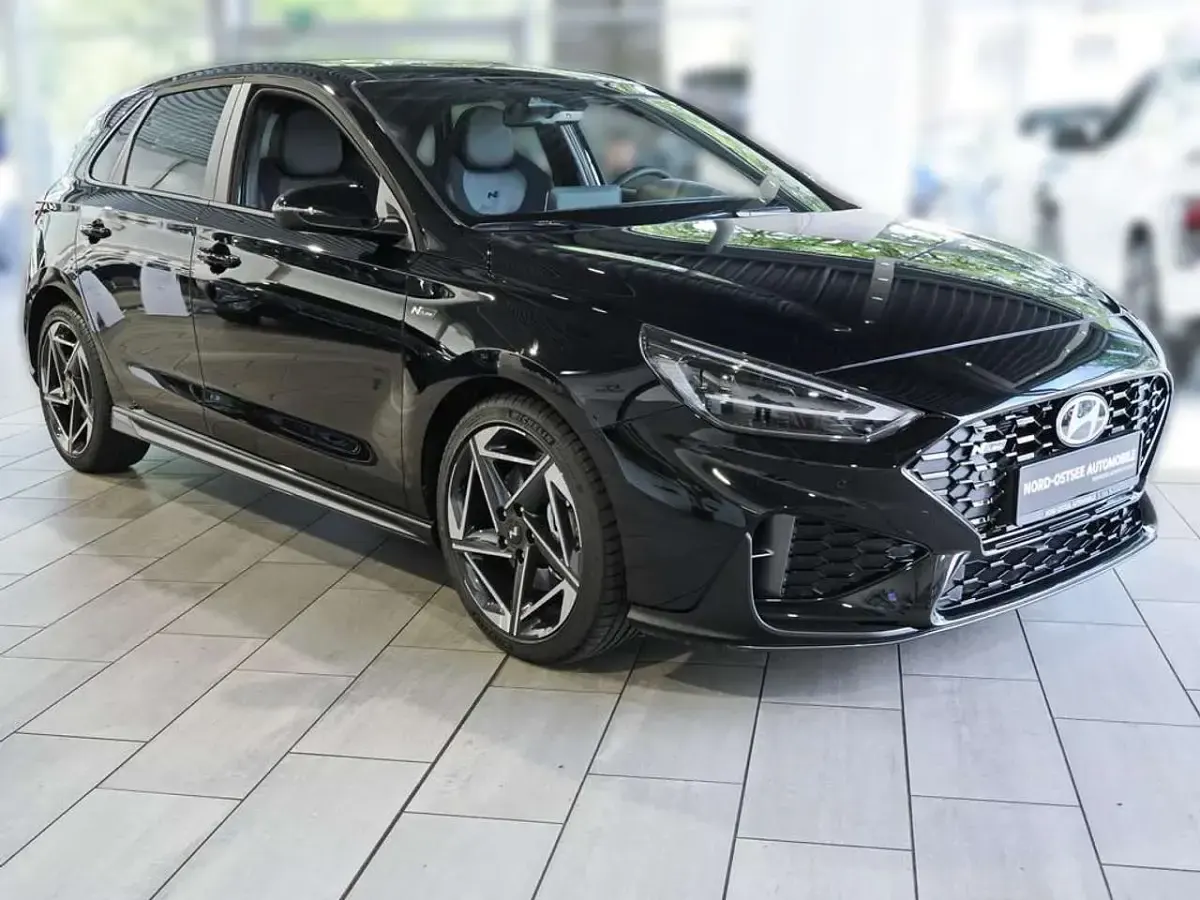 Neu Hyundai i30 N Line 150 PS (110 kW) 2026 Abyss black Limousine