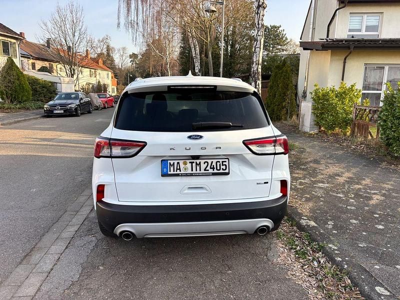 Gebraucht Ford Kuga Titanium 150 PS (110 kW) 2020 Weiß SUV
