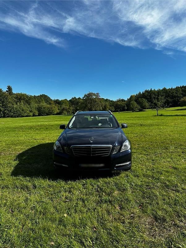 Gebraucht Mercedes E350 265 PS (194 kW) 2011 Blau Limousine