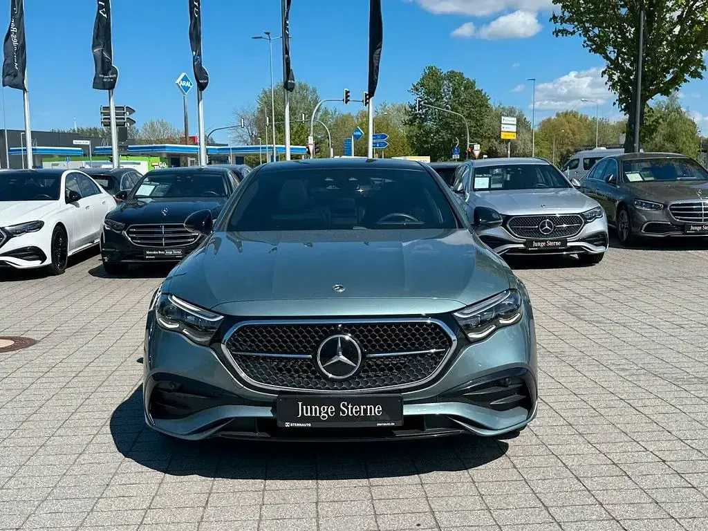 Używany Mercedes E400 Premium 381 KM (280 kW) 2024 Zielony Sedan/Limuzyna