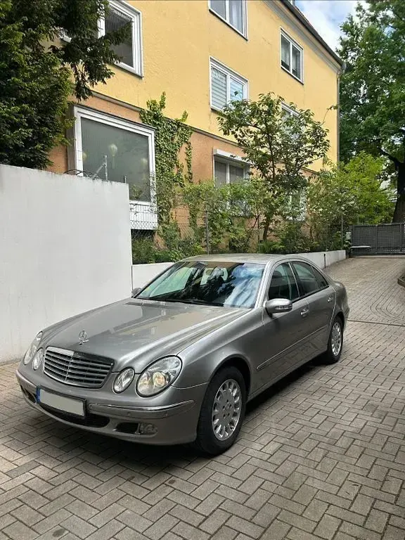 Gebraucht Mercedes E320 224 PS (164 kW) 2002 Grau Limousine