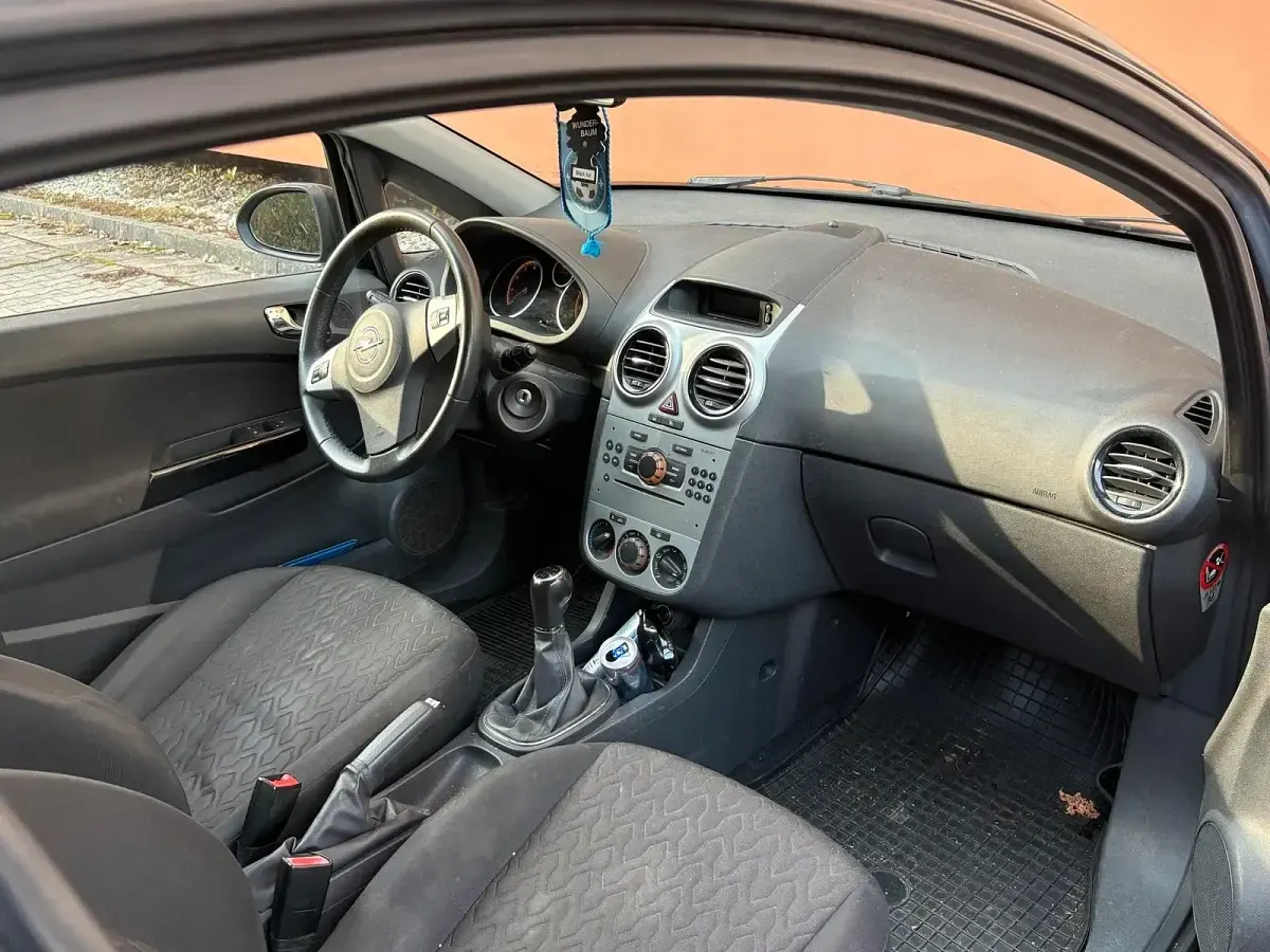 Gebraucht Opel Corsa 75 PS (55 kW) 2013 Schwarz Kleinwagen