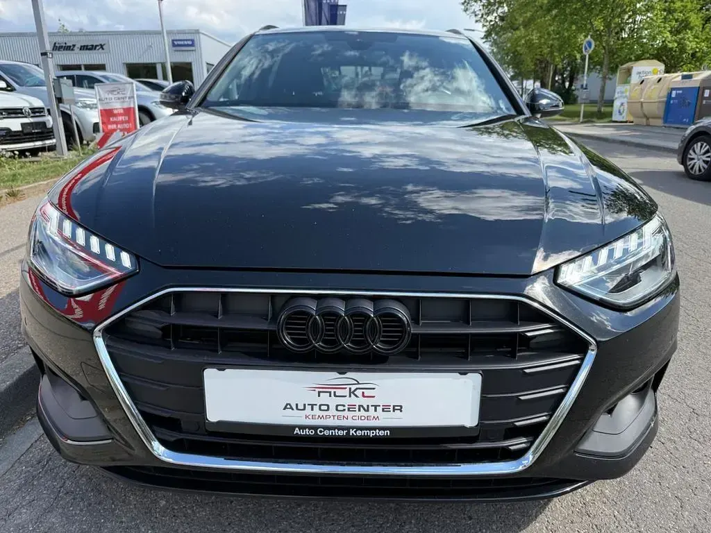 Gebraucht Audi A4 Ambiente 163 PS (119 kW) 2022 Schwarz Kombi