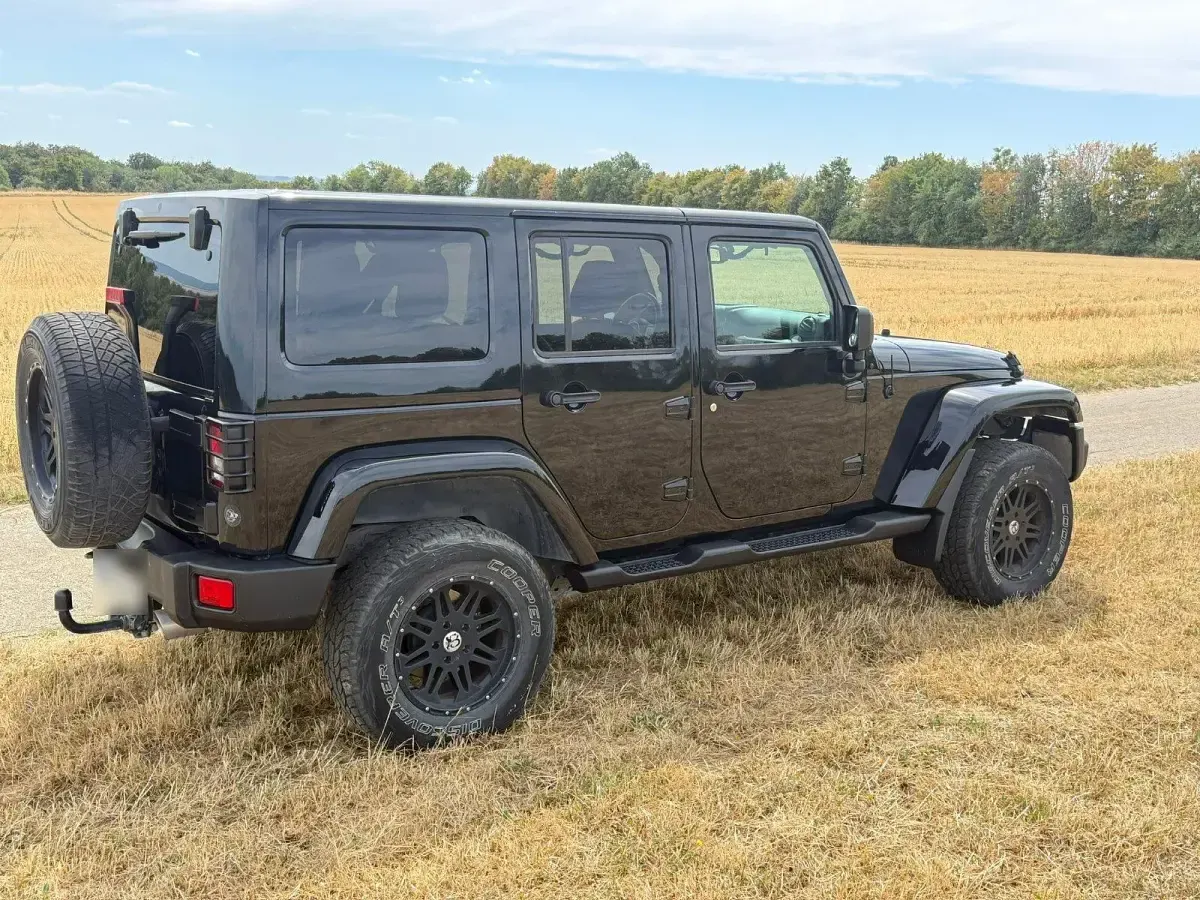 Gebraucht Jeep Wrangler Unlimited Sahara 284 PS (208 kW) 2016 Schwarz SUV