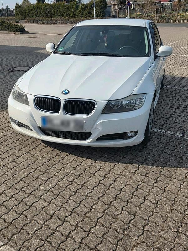 Gebraucht BMW 320 Sport Line 142 PS (104 kW) 2010 Weiß Kombi
