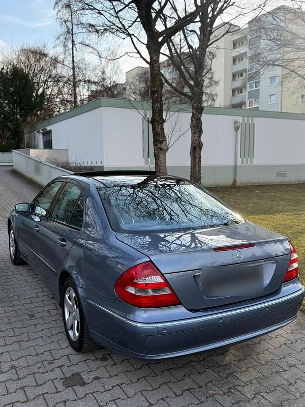 Gebraucht Mercedes E240 Avantgarde 177 PS (130 kW) 2004 Blau Limousine