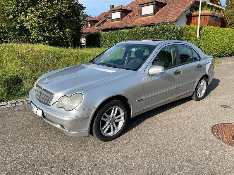 Silber Gebraucht 2001 Mercedes C200 Classic Limousine | 1.099 € (Guter Preis) - Bild 1/4