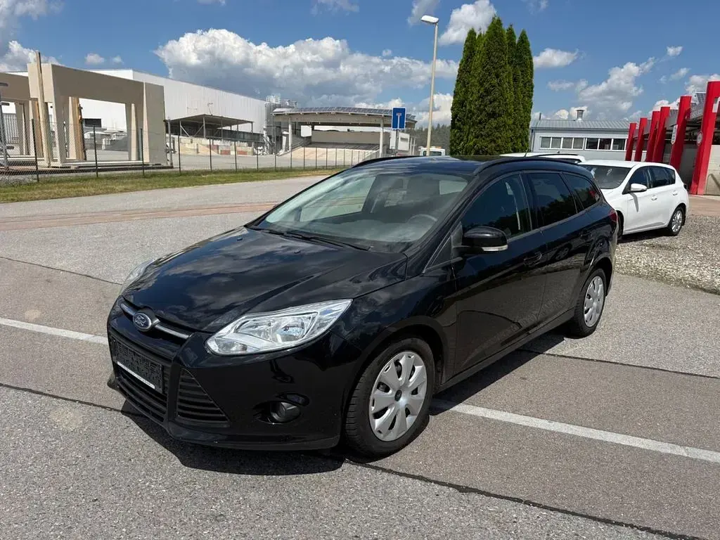 Gebraucht Ford Focus Trend 125 PS (91 kW) 2013 Schwarz Limousine