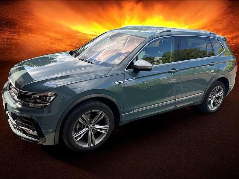 Blau Gebraucht 2019 VW Tiguan Allspace Highline SUV | 29.450 € (Fairer Preis) - Bild 1/4