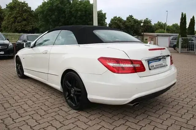 Gebraucht Mercedes E250 AMG line 204 PS (150 kW) 2011 Weiß Cabrio