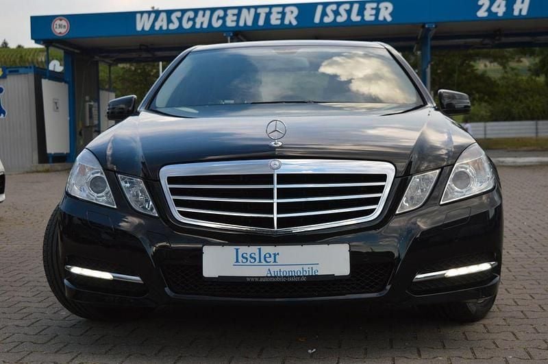 Gebraucht Mercedes E200 184 PS (135 kW) 2011 Schwarz Limousine