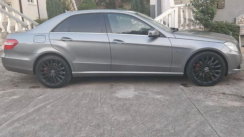 Gebraucht Mercedes E250 Elegance 204 PS (150 kW) 2009 Grau Limousine