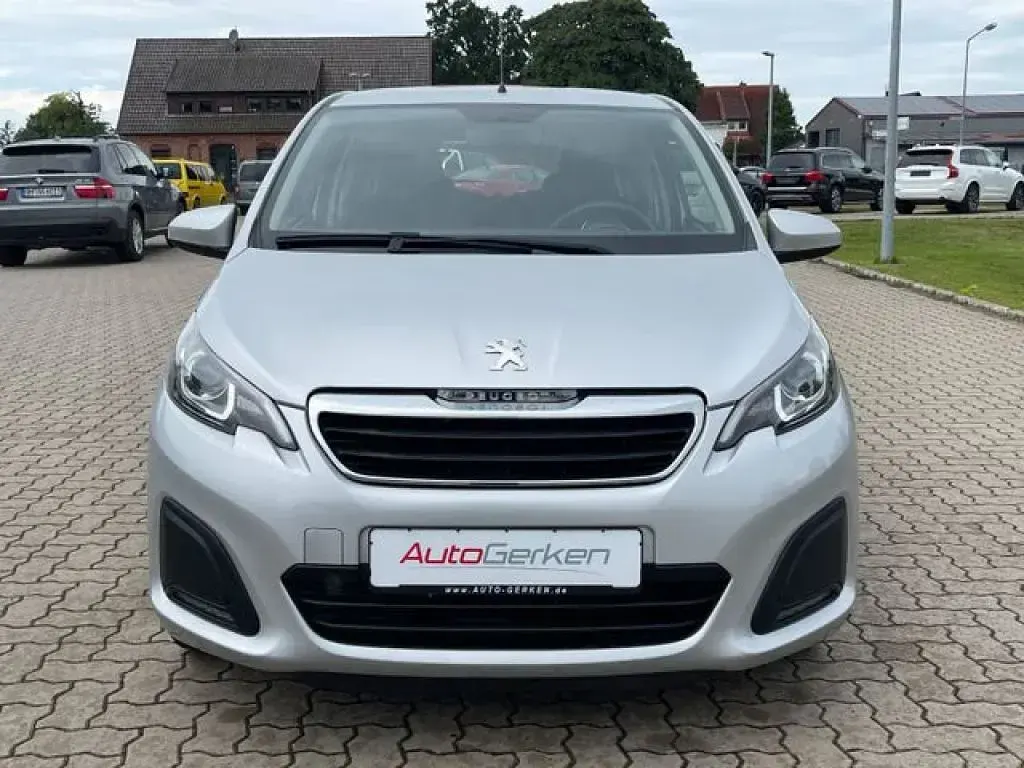 Gebraucht Peugeot 108 Active 69 PS (50 kW) 2016 Silver grey 1e7/met metallic Kleinwagen