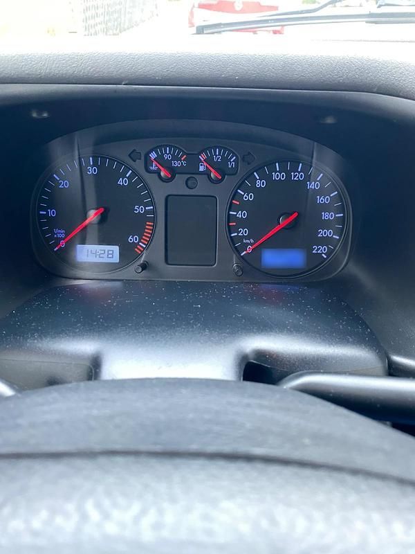 Gebraucht VW Transporter 115 PS (84 kW) 1999 Van