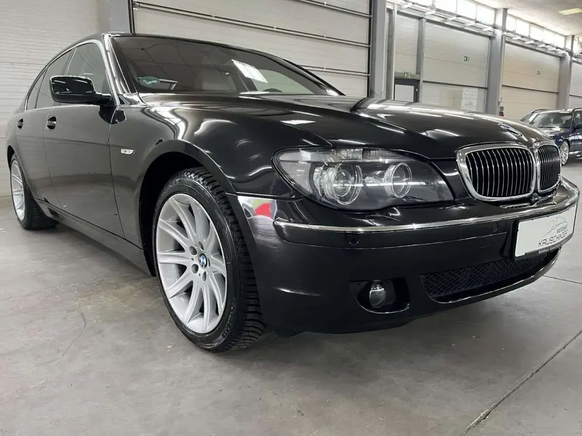 Gebraucht BMW 750 Sport Line 367 PS (269 kW) 2006 Schwarz Limousine