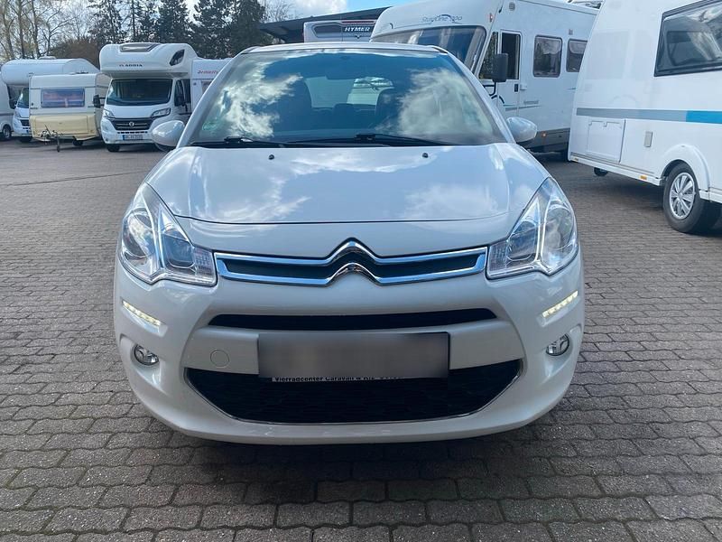 Gebraucht Citroën C3 SELECTION 68 PS (50 kW) 2015 Weiß Limousine