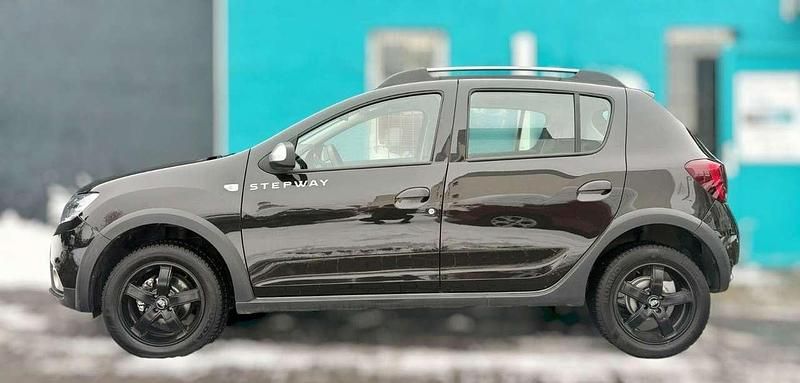 Gebraucht Dacia Sandero Prestige 90 PS (66 kW) 2017 Schwarz Kleinwagen