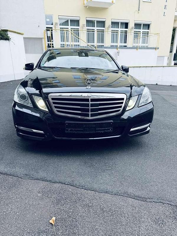 Gebraucht 2013 Mercedes E250 Avantgarde Limousine | 12.000 € (Etwas zu teuer) - Bild 1/4