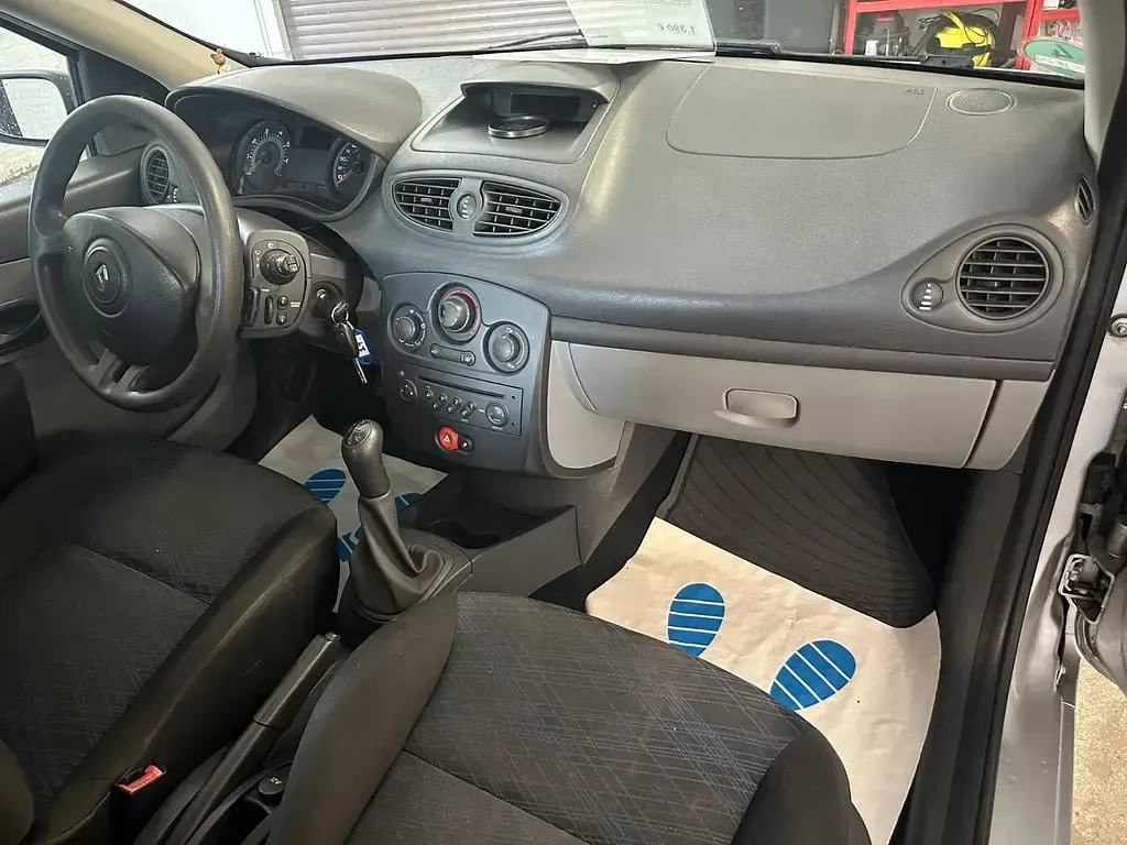 Gebraucht Renault Clio Authentique 75 PS (55 kW) 2006 Grau Kleinwagen