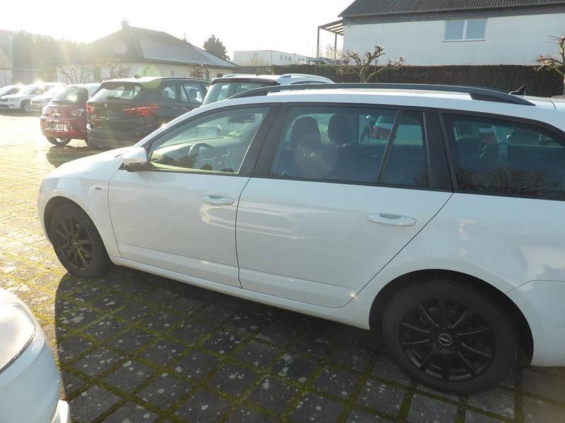 Gebraucht Skoda Octavia Joy 110 PS (80 kW) 2016 Weiß Kombi
