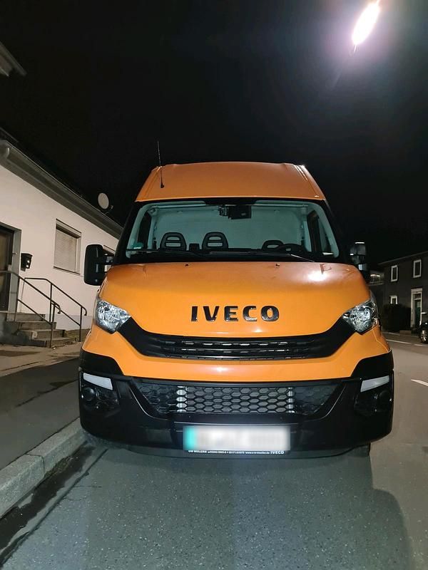 Orange Gebraucht 2018 Iveco Daily Van / Kleinbus | 18.900 € (Fairer Preis) - Bild 1/4