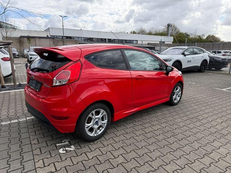 Gebraucht Ford Fiesta SYNC Edition 65 PS (47 kW) 2013 Rot Kleinwagen