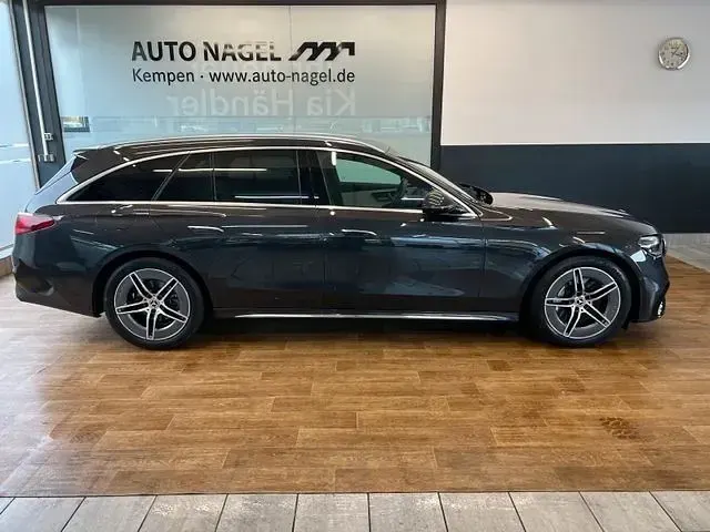 Gebraucht Mercedes E200 AMG 204 PS (150 kW) 2024 Grau Limousine