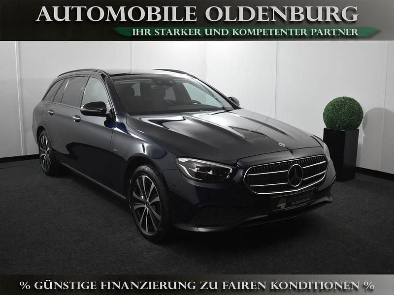 Gebraucht Mercedes E300 Avantgarde 306 PS (225 kW) 2021 Blau Limousine