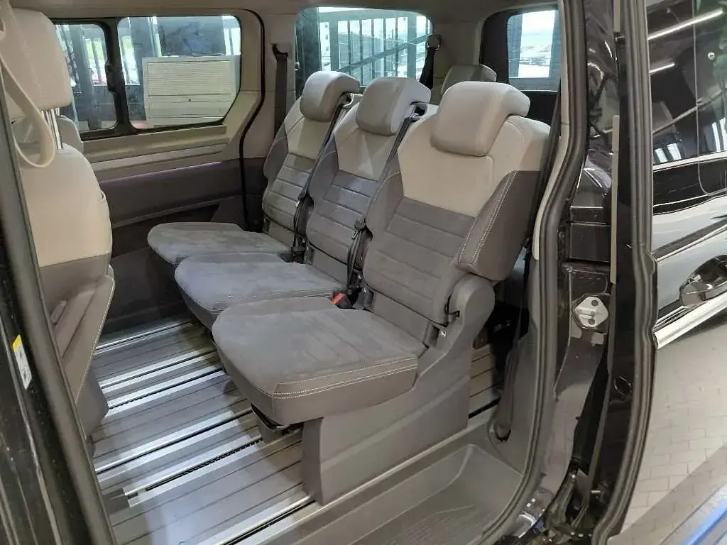 Gebraucht VW Multivan Style 150 PS (110 kW) 2025 Schwarz Van / Kleinbus