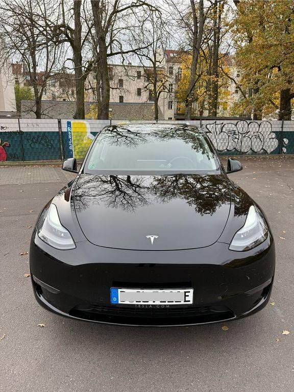 Schwarz Gebraucht 2022 Tesla Model Y Long Range AWD SUV | 36.500 € (Fairer Preis) - Bild 1/4