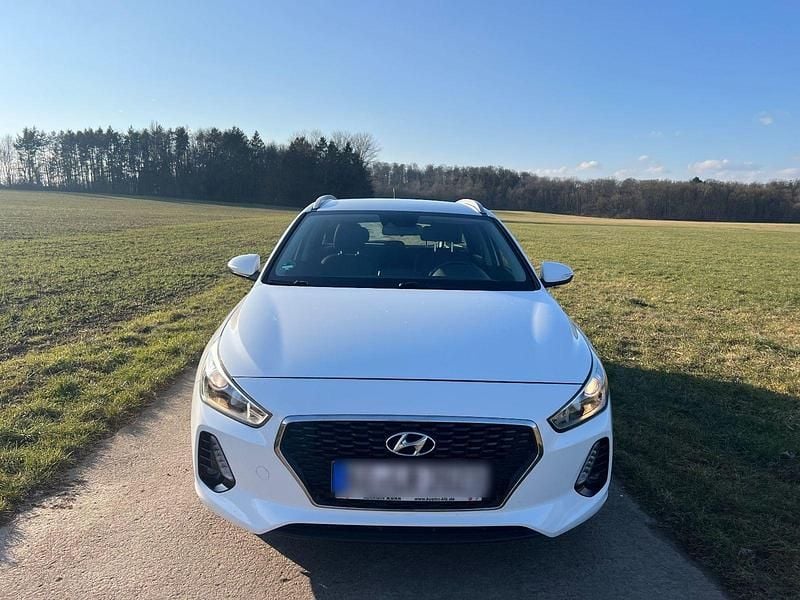 Weiß Gebraucht 2017 Hyundai i30 Kombi | 9.999 € (Guter Preis) - Bild 1/4