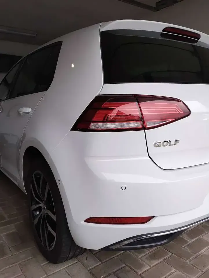 Gebraucht VW Golf VII 116 PS (85 kW) 2019 Weiß Limousine