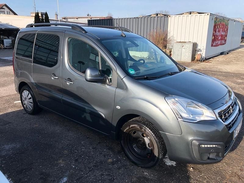 Grau Gebraucht 2017 Peugeot TePee Kombi | 6.999 € - Bild 1/4