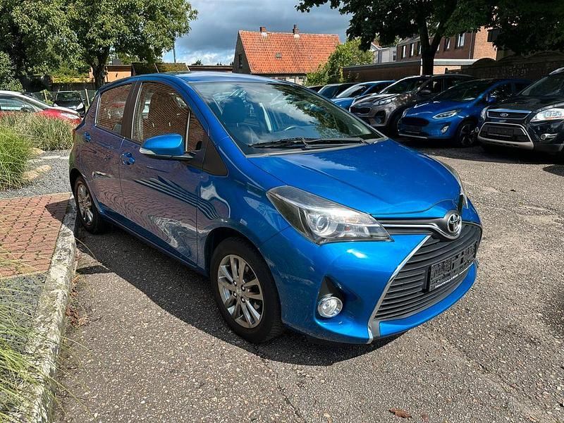 Gebraucht Toyota Yaris Comfort 99 PS (72 kW) 2015 Blau Limousine